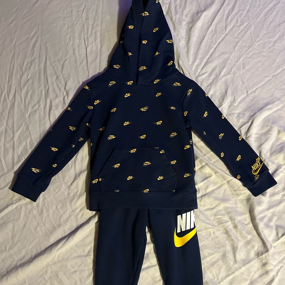 NIKE Matching Set. Size 2T.